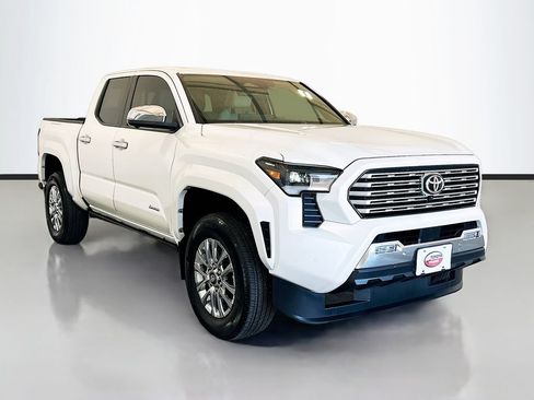 Used 2025 Toyota Tacoma Limited AWD/4WD image 3