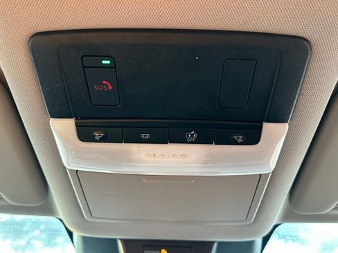 Used 2023 Nissan Rogue SV image 36