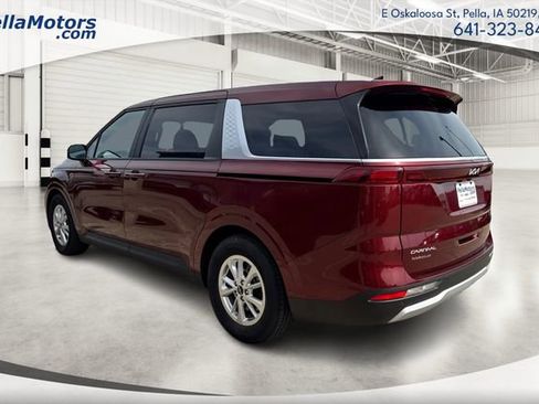 Used 2023 Kia Carnival LX FWD image 5