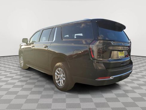 New 2026 Chevrolet Suburban LT image 4