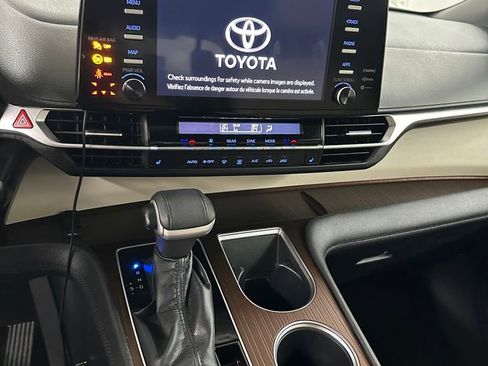 Used 2022 Toyota Sienna XLE AWD/4WD image 19