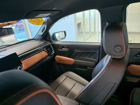 Used 2025 GMC Canyon AT4 w/ AT4 Premium Package image 33