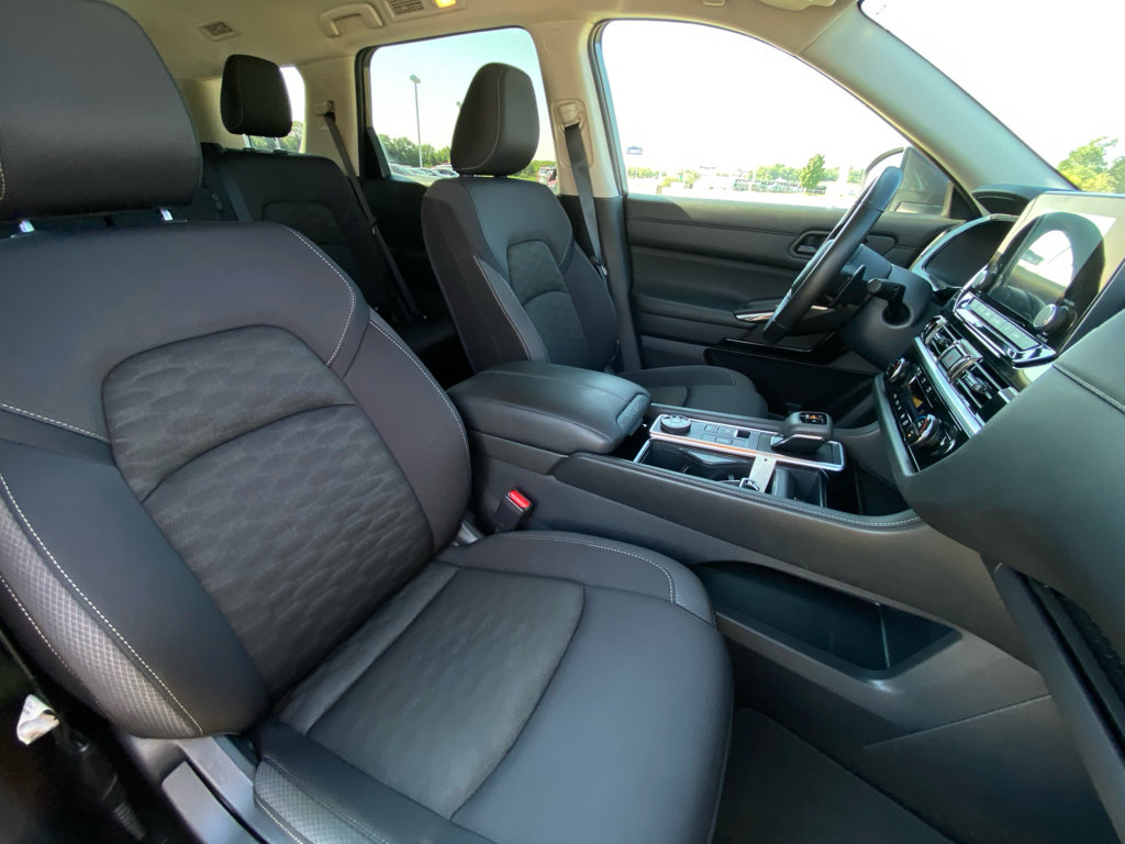 Used 2024 Nissan Pathfinder SV AWD/4WD image 17