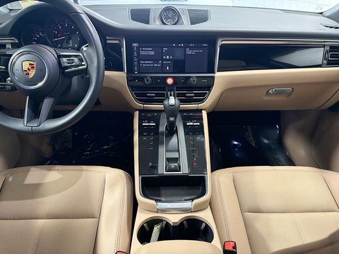 Certified 2026 Porsche Macan AWD/4WD image 19