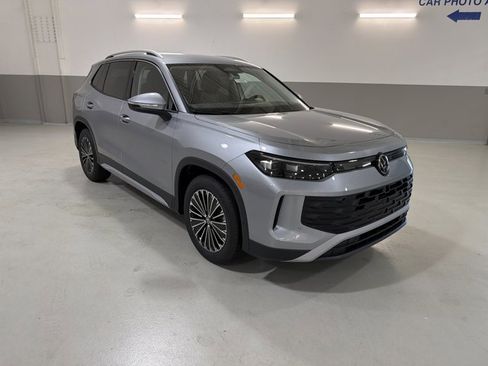 New 2026 Volkswagen Tiguan S FWD image 4