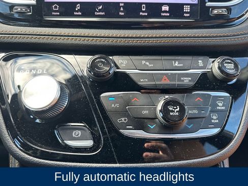 Used 2023 Chrysler Pacifica Pinnacle image 16