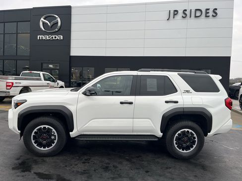 Used 2025 Toyota 4Runner TRD Off-Road Premium image 2