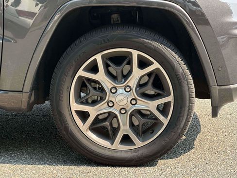 Used 2019 Jeep Grand Cherokee Overland AWD/4WD image 7