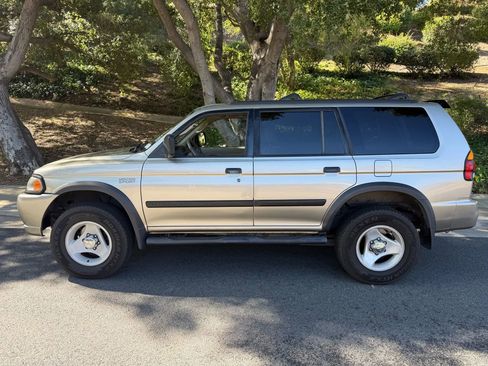 Used 2000 Mitsubishi Montero Sport XLS AWD/4WD image 2