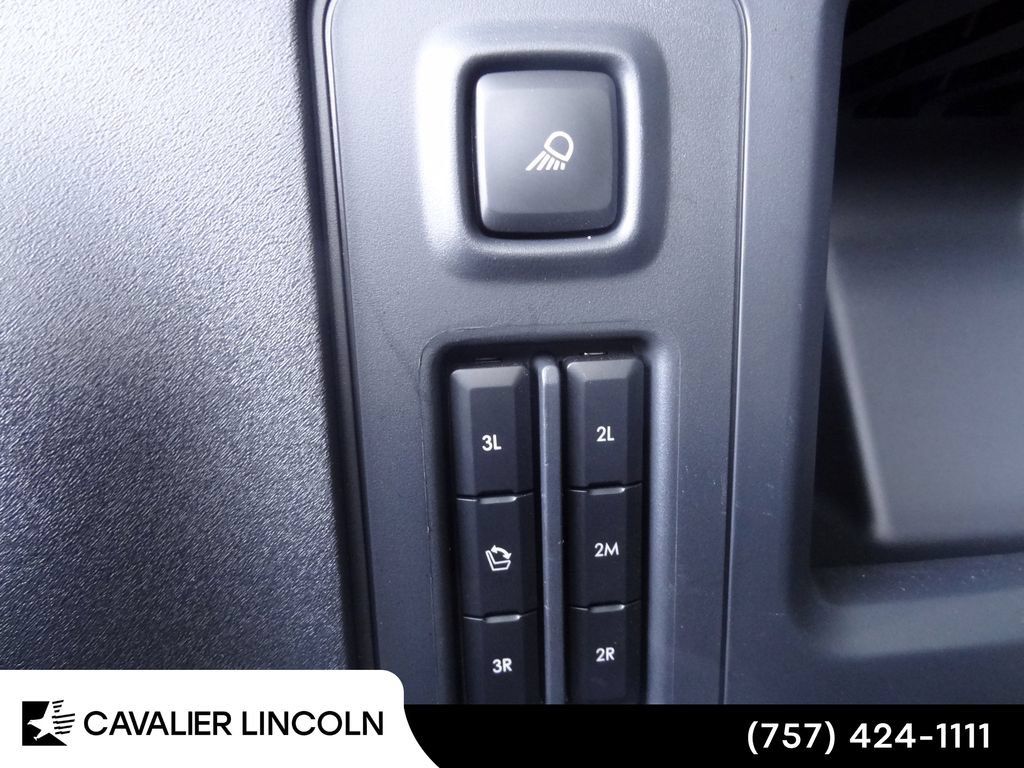 Used 2026 Lincoln Navigator L Premier AWD/4WD image 11