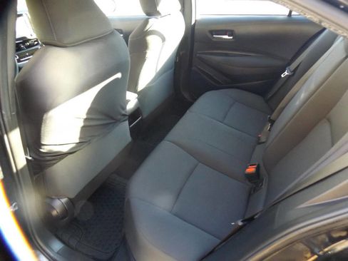 Used 2021 Toyota Corolla LE FWD image 4
