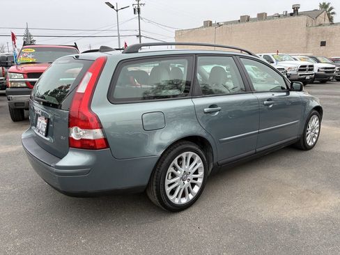 Used 2005 Volvo V50 2.4i image 2