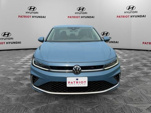 Used 2025 Volkswagen Jetta SE FWD image 8