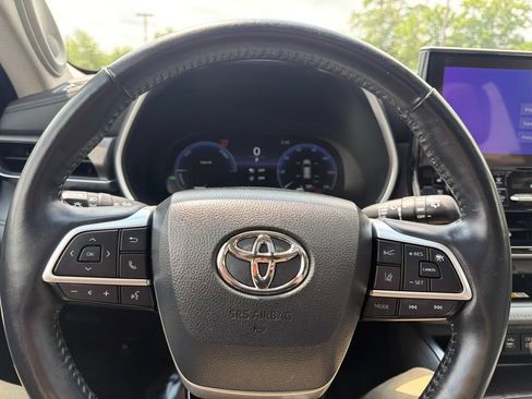 Used 2023 Toyota Highlander Limited AWD/4WD image 30