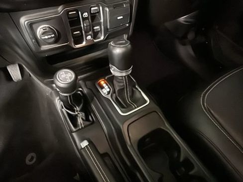 Used 2023 Jeep Wrangler Unlimited Sahara AWD/4WD image 18