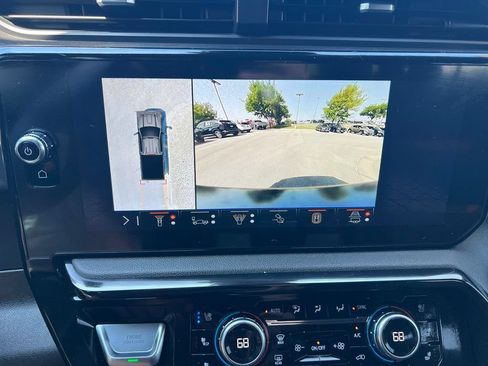 Used 2024 GMC Sierra 2500 AT4 w/ Technology Package AWD/4WD image 42