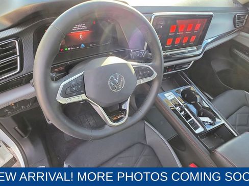 Used 2024 Volkswagen Atlas Peak Edition SE image 12