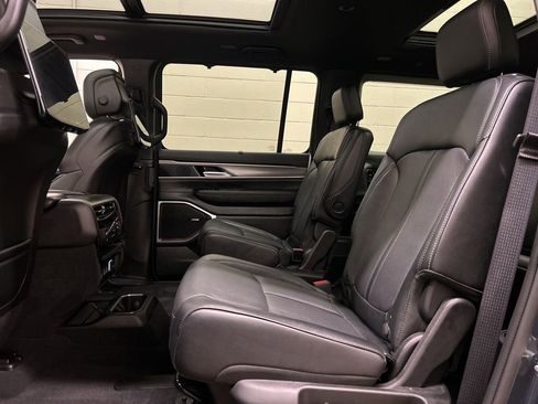 Used 2024 Jeep Wagoneer L Series II w/ Convenience Group I AWD/4WD image 9