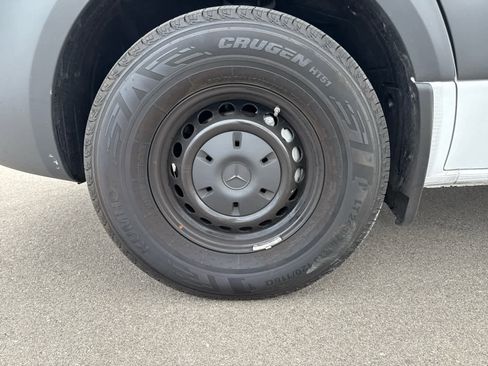 Used 2025 Mercedes-Benz Sprinter 2500 image 9