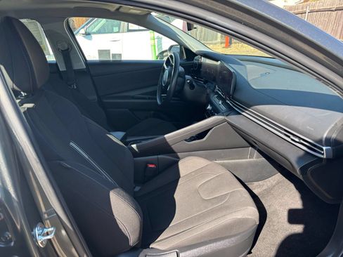 Used 2025 Hyundai Elantra SEL FWD image 37