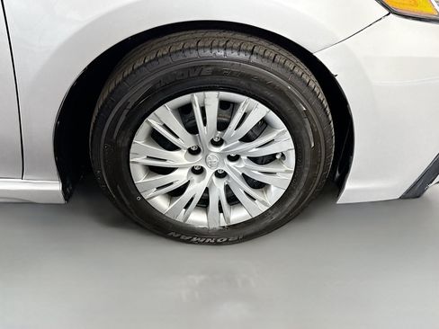 Used 2022 Toyota Camry SE w/ Convenience Package FWD image 32