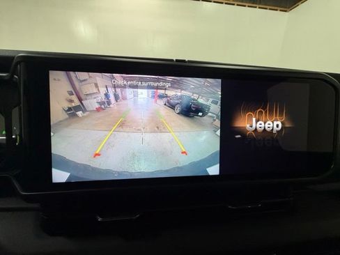 Used 2024 Jeep Wrangler Unlimited Rubicon 4xe AWD/4WD image 19