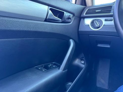Used 2013 Volkswagen Passat TDI SE FWD image 17