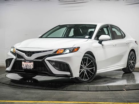 Certified 2024 Toyota Camry SE FWD image 1