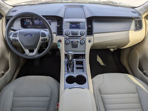 Used 2018 Ford Taurus SE image 13