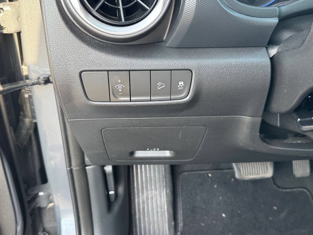 Used 2023 Hyundai Kona SEL FWD image 18