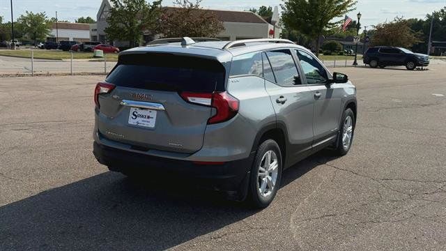 Certified 2023 GMC Terrain SLE w/ Driver Convenience Package AWD/4WD image 8