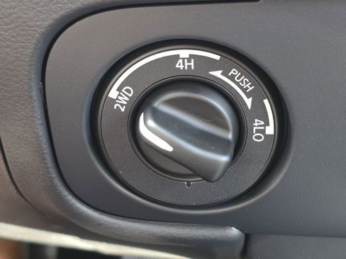 New 2026 Nissan Frontier SV image 17