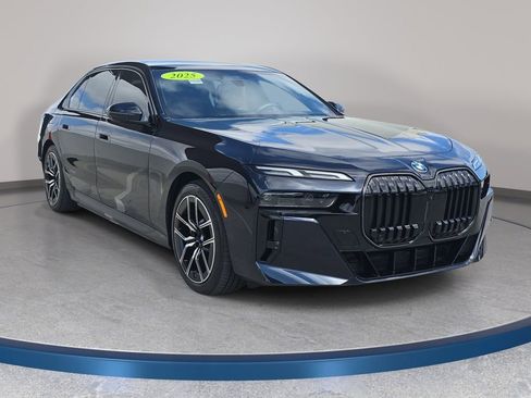 Used 2025 BMW i7 eDrive50 w/ M Sport Package image 4