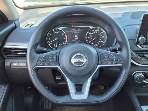 Used 2025 Nissan Altima 2.5 SV FWD image 21