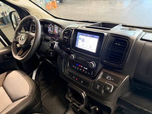 Used 2024 RAM ProMaster 2500 w/ Convenience Group image 29