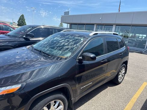 Used 2014 Jeep Cherokee Limited w/ Luxury Group AWD/4WD image 4