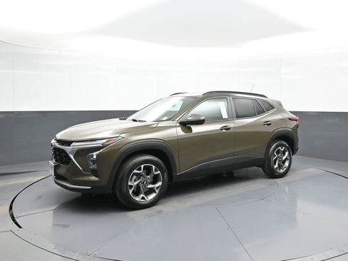 Used 2024 Chevrolet Trax LT w/ Driver Confidence Package image 10