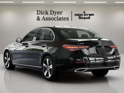 Used 2025 Mercedes-Benz C 300 Sedan image 17