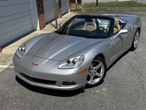 Used 2005 Chevrolet Corvette Convertible w/ Preferred Equipment Group RWD image 10