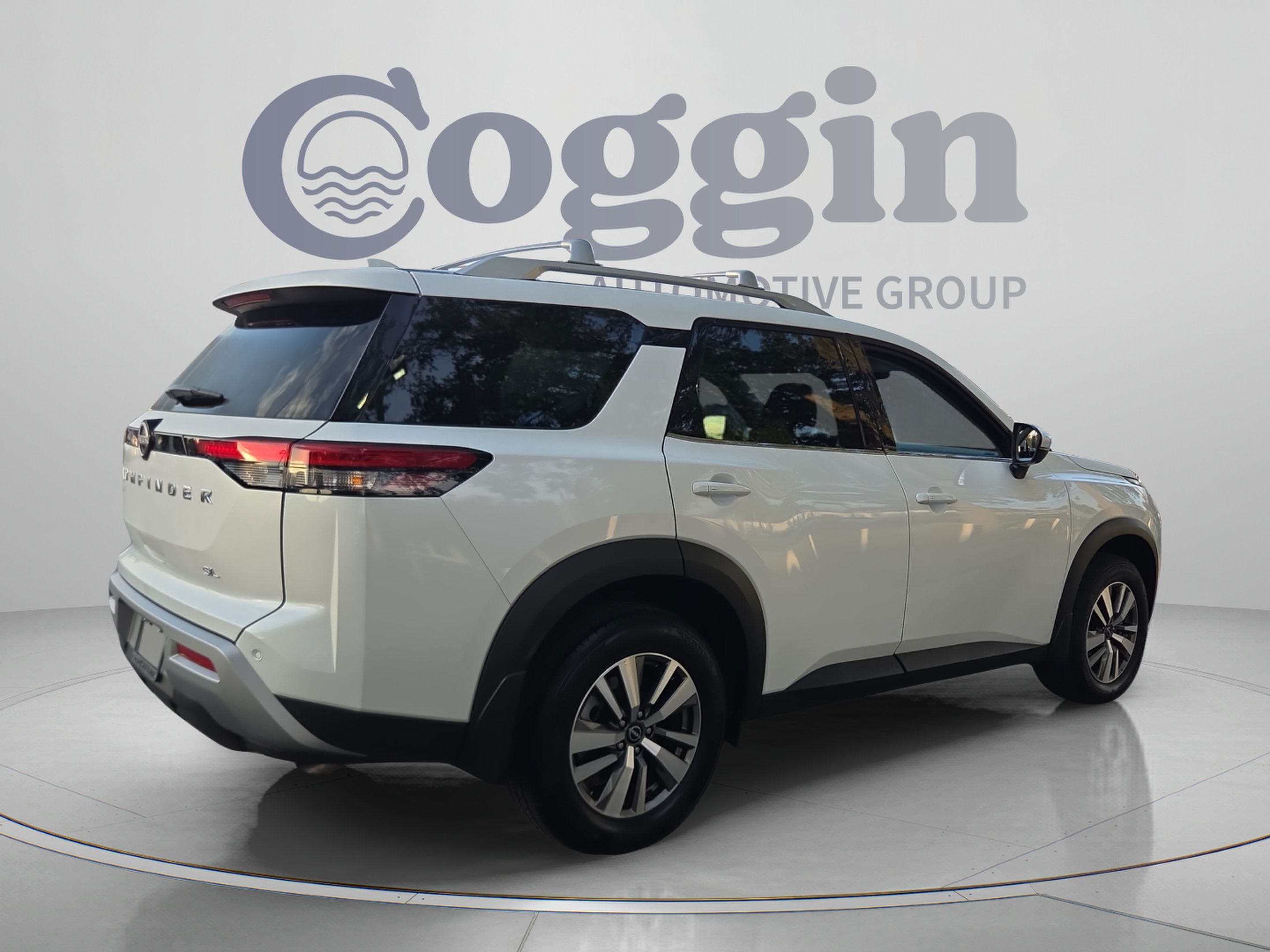 Used 2025 Nissan Pathfinder SL FWD image 5