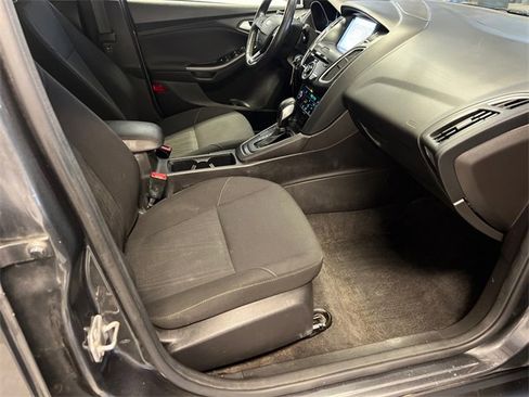 Used 2017 Ford Focus SEL w/ Cold Weather Package image 10