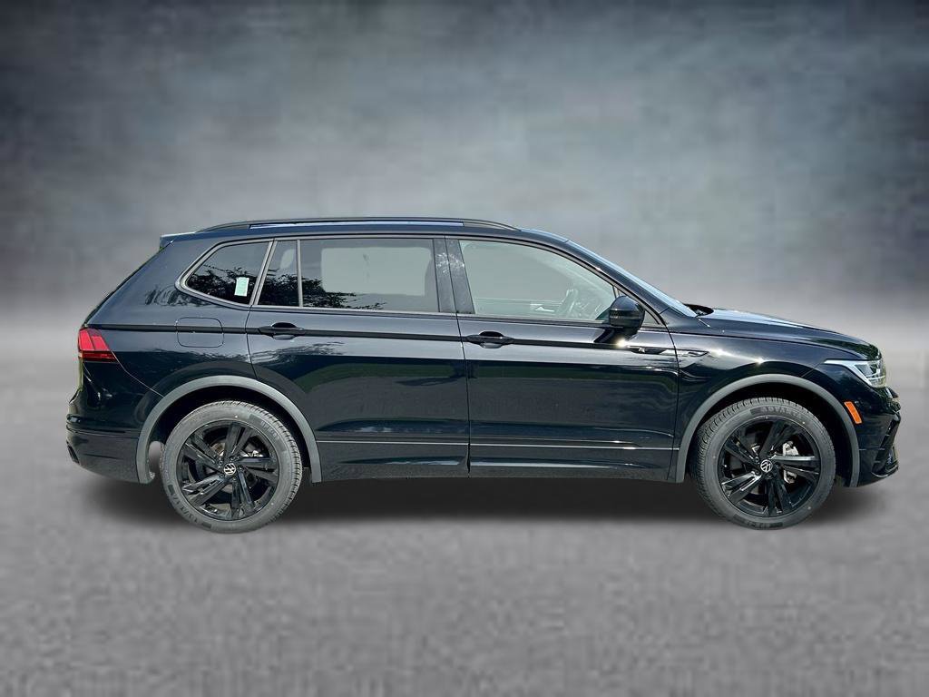 Used 2024 Volkswagen Tiguan SE R-Line FWD image 4