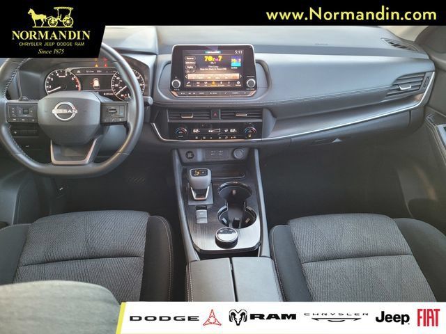 Used 2025 Nissan Rogue SV AWD/4WD image 6