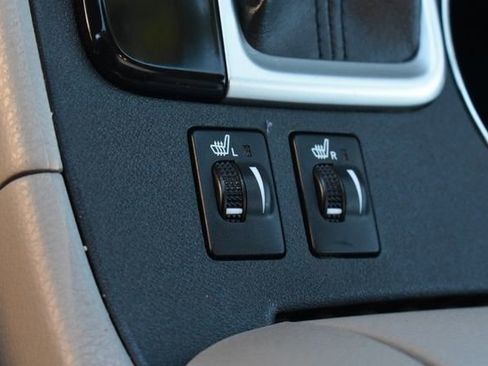 Used 2019 Toyota Highlander XLE image 25