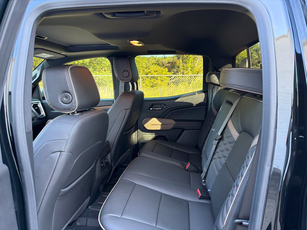 Used 2025 GMC Canyon Denali w/ LPO, Denali Black Edition AWD/4WD image 18