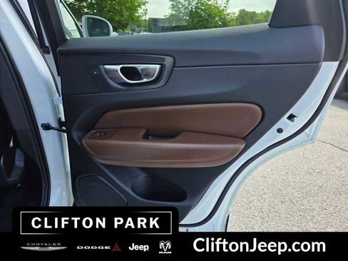 Used 2021 Volvo XC60 T6 Inscription w/ Advanced Package AWD/4WD image 14