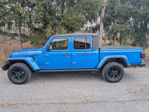 Used 2022 Jeep Gladiator Sport image 9