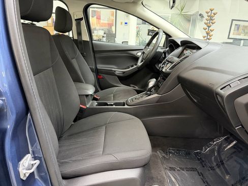Used 2018 Ford Focus SEL w/ Cold Weather Package FWD image 17