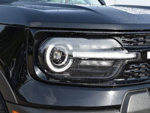 Certified 2025 Ford Bronco Sport Outer Banks w/ Outer Banks Tech Package+ AWD/4WD image 4