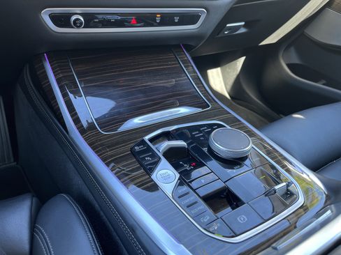 Used 2023 BMW X7 xDrive40i image 12